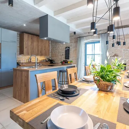 Villa Pi With Heated Pool