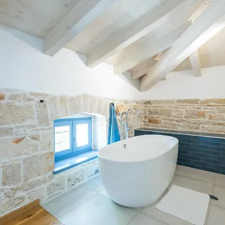 Villa Pi With Heated Pool