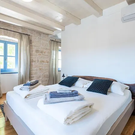 Villa Pi With Heated Pool *