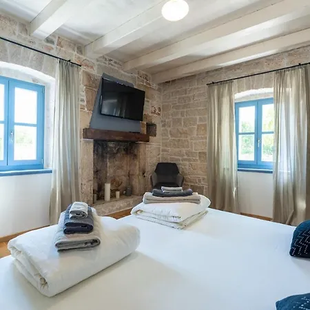 Villa Pi With Heated Pool