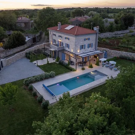 Pi With Heated Pool فيلة *