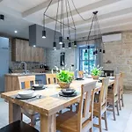 Villa Pi With Heated Pool Tinjan