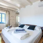 Villa Pi With Heated Pool *