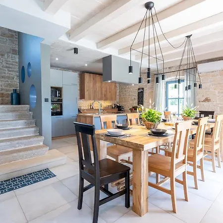 Villa Pi With Heated Pool