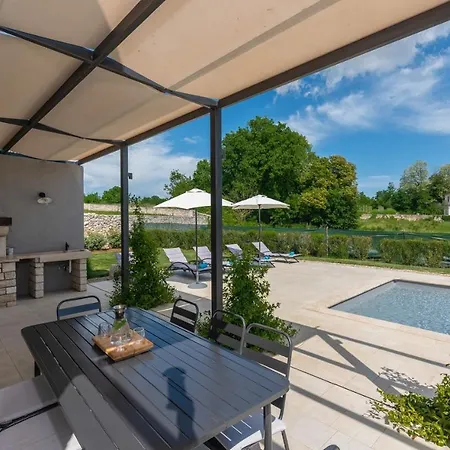 Villa Pi With Heated Pool *