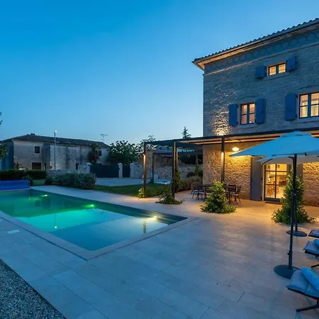 Villa Pi With Heated Pool