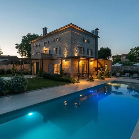 Villa Pi With Heated Pool