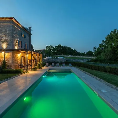 Pi With Heated Pool Vila Tinjan