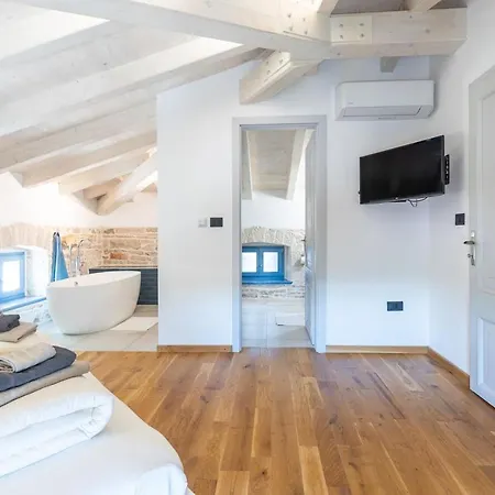 Villa Pi With Heated Pool *