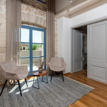 Villa Pi With Heated Pool *