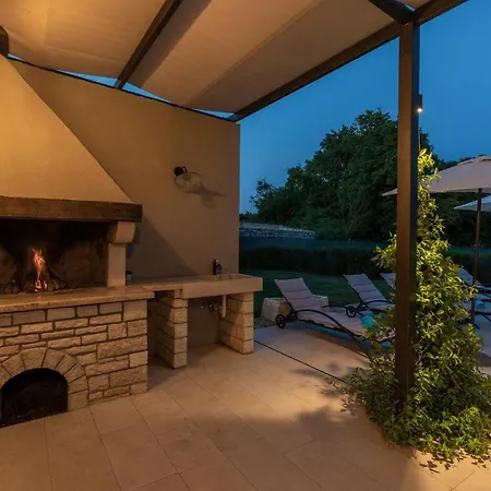Pi With Heated Pool Villa *