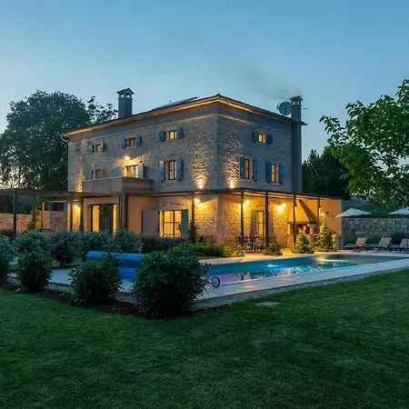 Pi With Heated Pool Tinjan