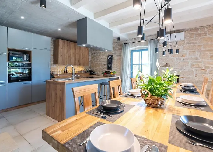 Vila Pi With Heated Pool