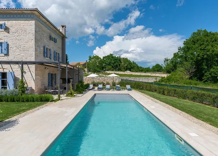 Pi With Heated Pool Vila Tinjan