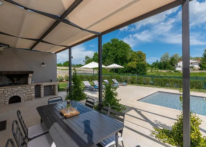 Villa Pi With Heated Pool *