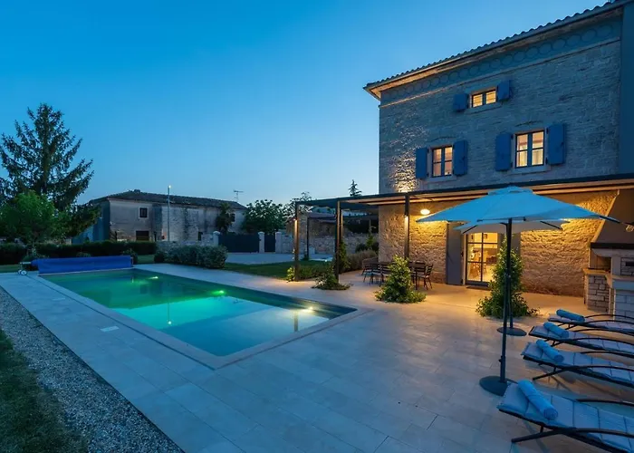 Villa Pi With Heated Pool