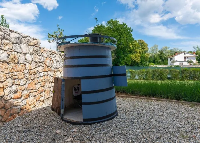 Pi With Heated Pool Tinjan