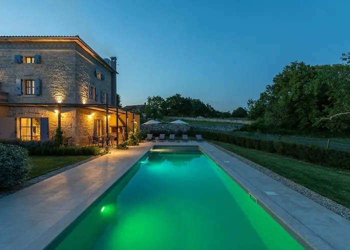 Pi With Heated Pool Villa Tinjan