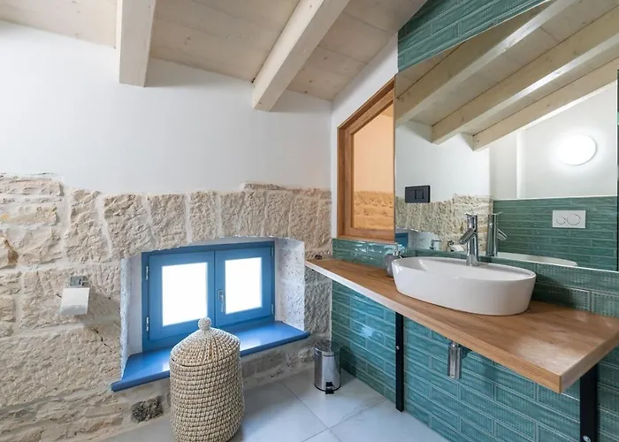 Pi With Heated Pool Vila Tinjan