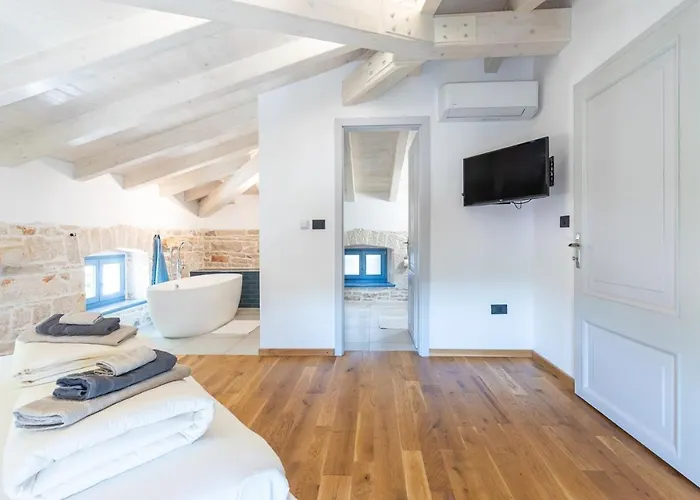 Villa Pi With Heated Pool *